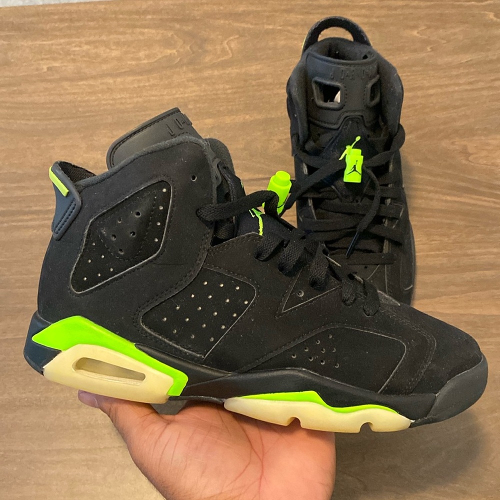 JORDAN 6 Retro Size 5.5Y